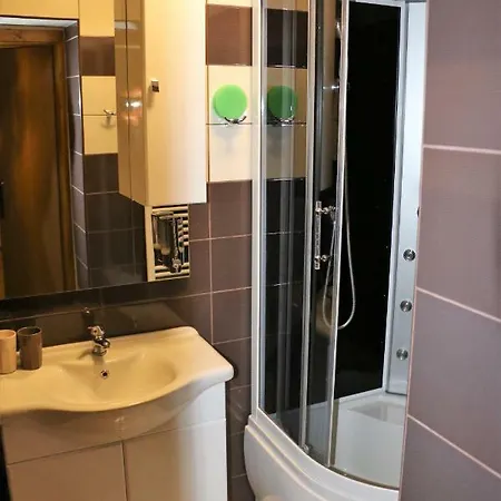 شقة Tri Ruze