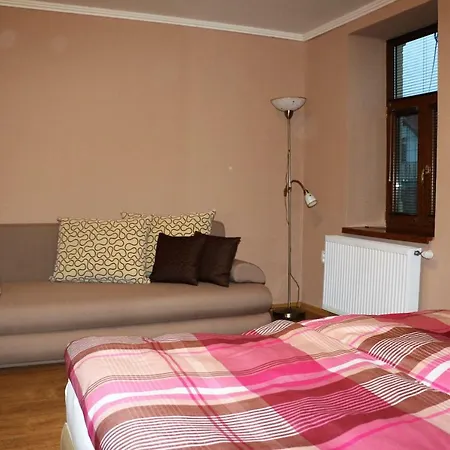 Tri Ruze Krásnohorské Podhradie