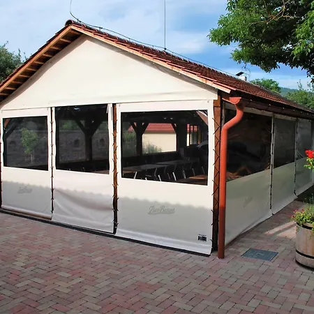 Tri Ruze Krásnohorské Podhradie