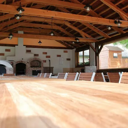 Tri Ruze Apartmán *