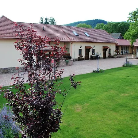 Tri Ruze Krasnohorske Podhradie