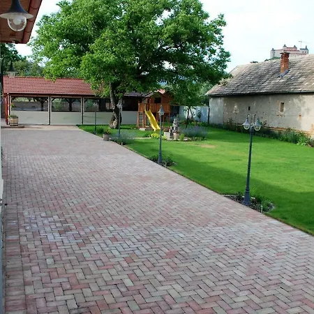 Tri Ruze Apartmán Krásnohorské Podhradie