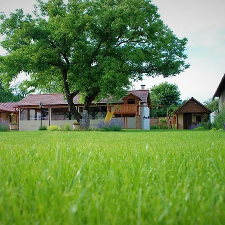 Tri Ruze Apartmán *