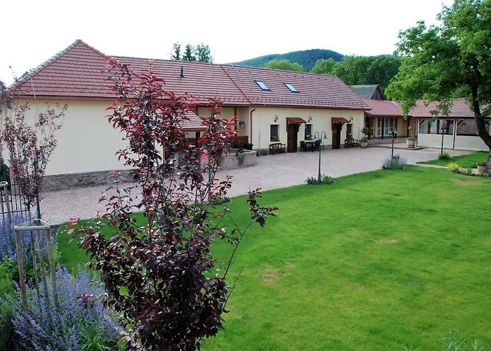 Tri Ruze Krásnohorské Podhradie